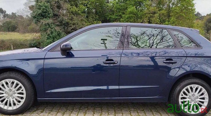 2017' Audi A3 Sportback photo #2