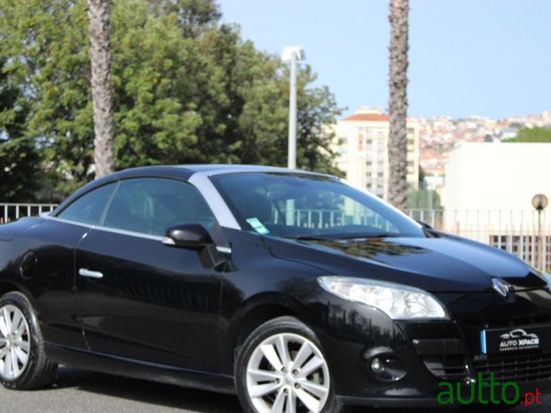 2010' Renault Megane photo #1