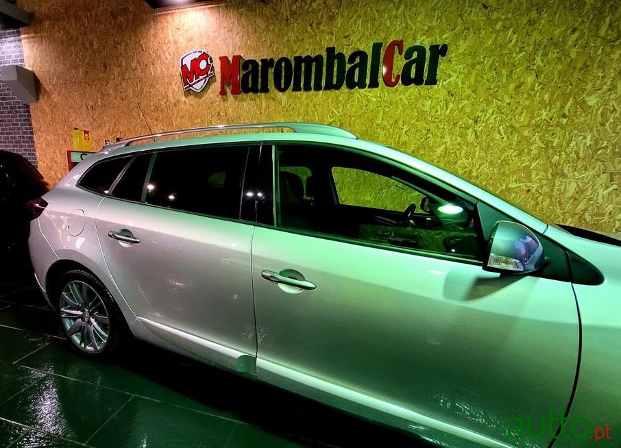 2012' Renault Megane Sport Tourer photo #4