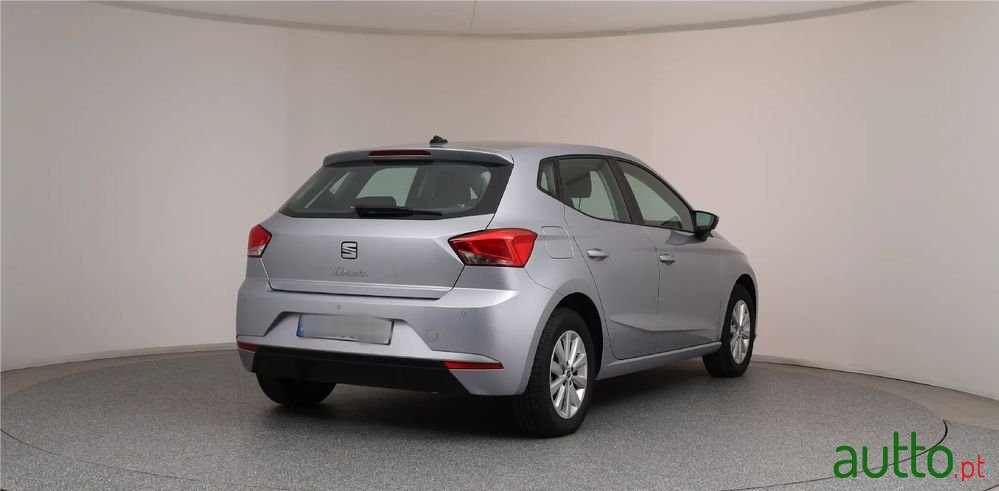 2023' SEAT Ibiza 1.0 Tsi Style Dsg photo #2