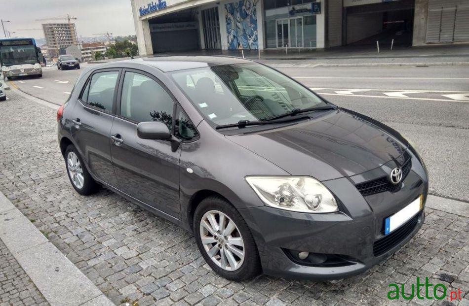 2008' Toyota Auris photo #2