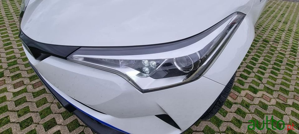 2020' Toyota C-HR photo #6