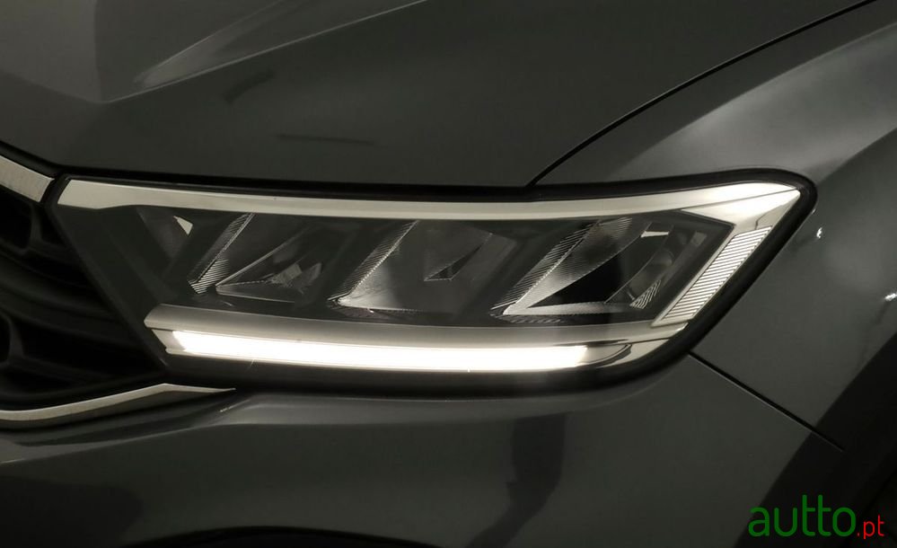 2023' Volkswagen T-Roc photo #6