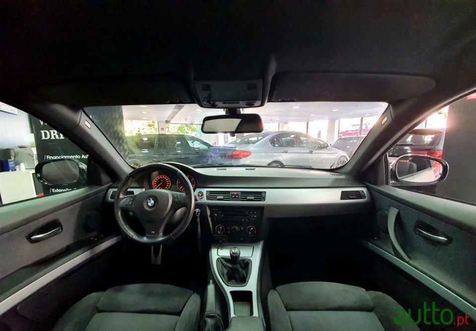 2009' BMW 320 photo #6