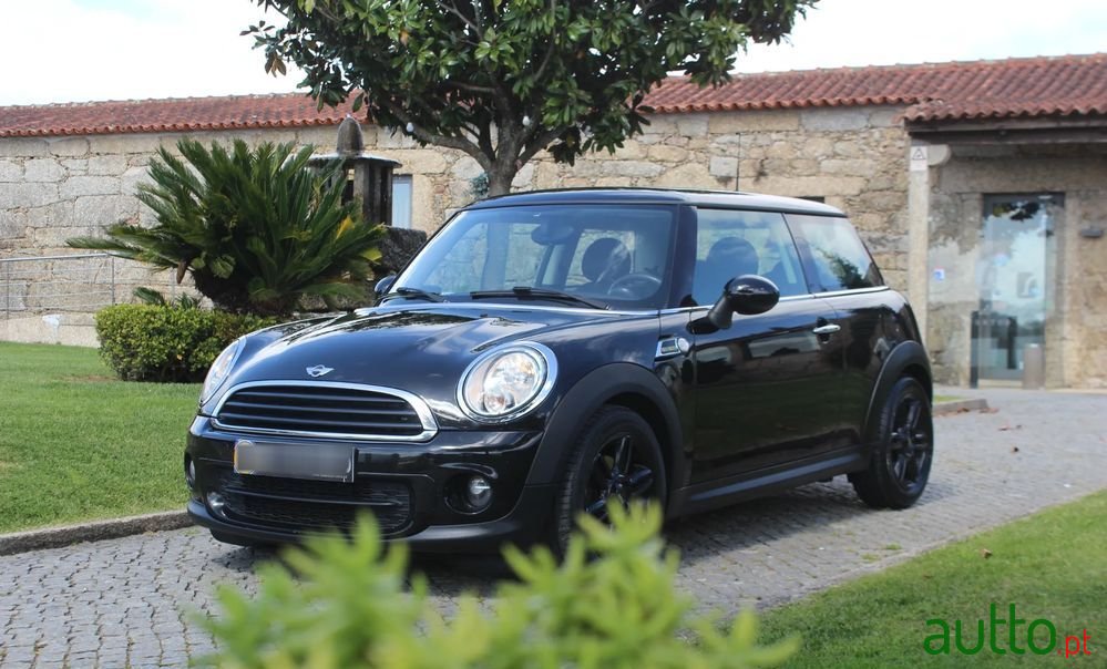 2013' MINI Cooper D photo #1