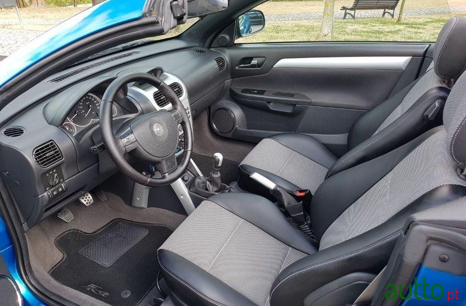 2004' Opel Tigra Twintop photo #1