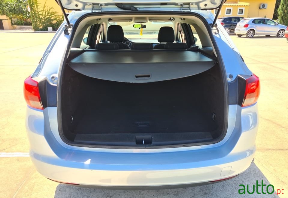 2017' Opel Astra Sports Tourer photo #6