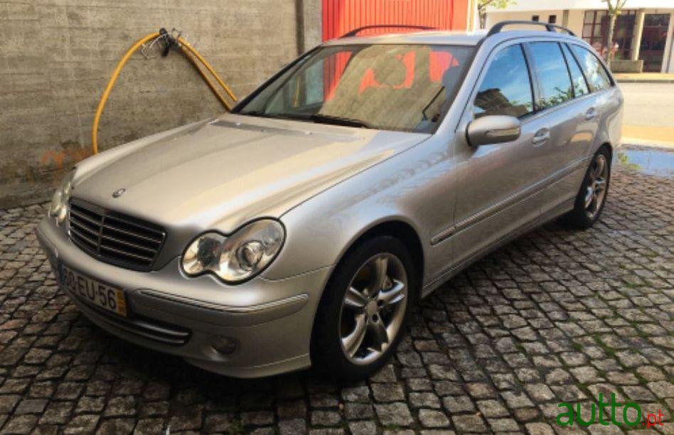 2004' Mercedes-Benz C-220 Cdi Avantgarde photo #2