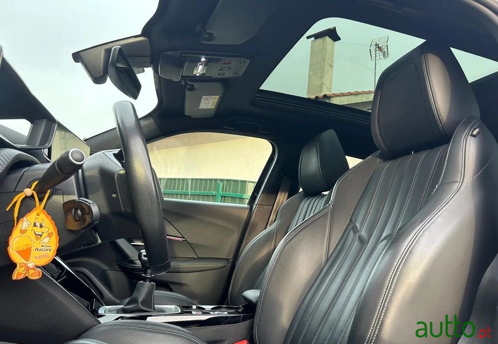 2021' Peugeot 2008 1.2 Puretech Gt photo #1