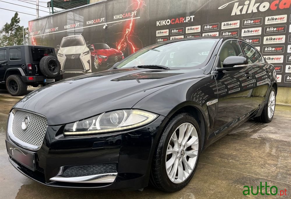 2013' Jaguar XF photo #4