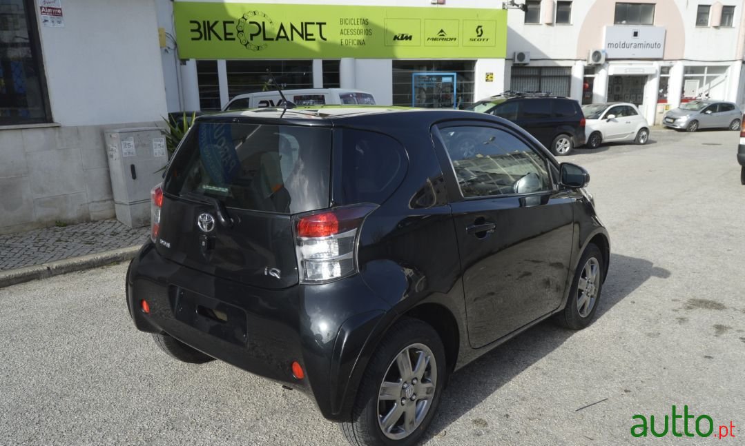 2010' Toyota iQ photo #1