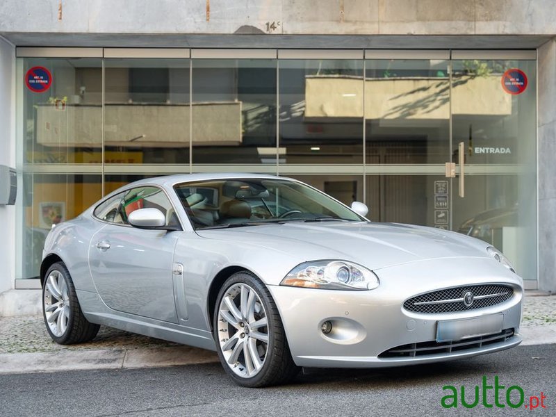 2007' Jaguar XK 4.2 V8 Coupé photo #3