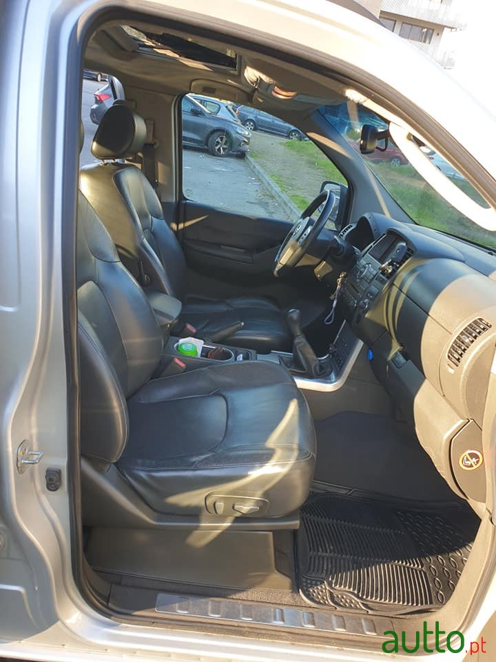 2010' Nissan Navara photo #5