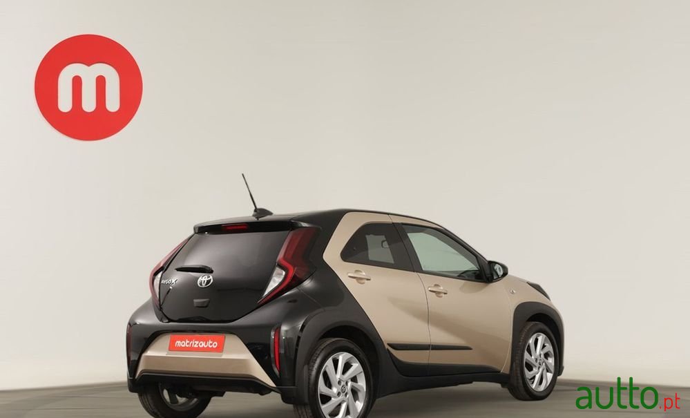 2022' Toyota Aygo 1.0 X-Play photo #4