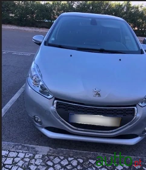 2012' Peugeot 208 1.4 Hdi Allure photo #3