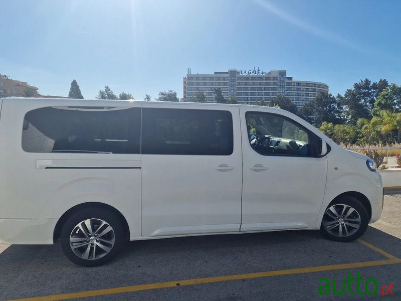 2018' Peugeot Traveller photo #5