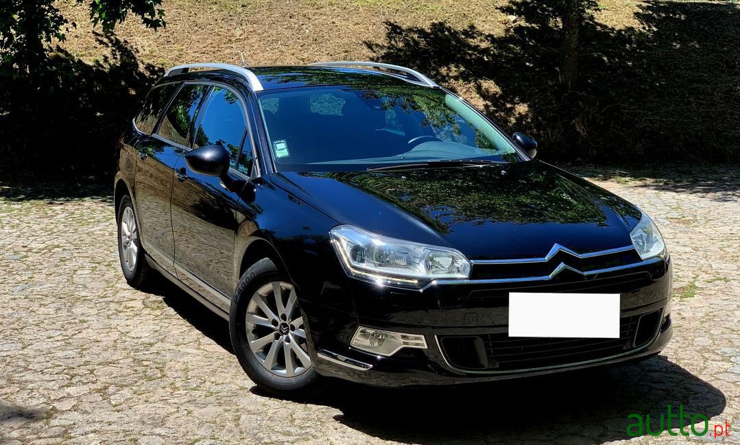 2011' Citroen C5 Tourer photo #1