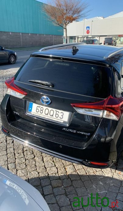 2015' Toyota Auris Touring Sports photo #2