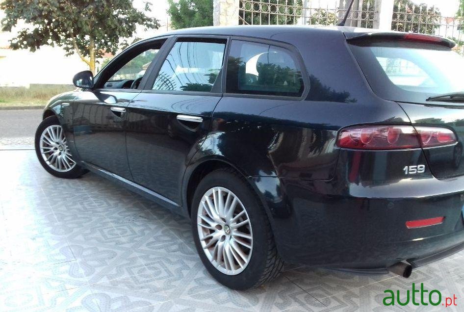 2010' Alfa Romeo 159 Sportwagon photo #3