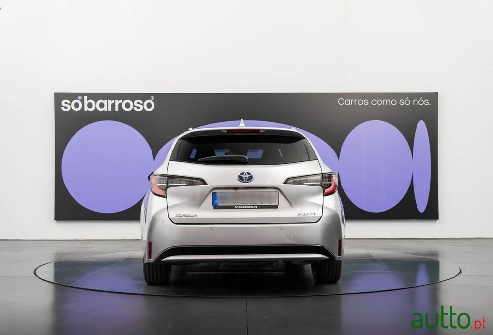 2020' Toyota Corolla Touring Sports photo #4