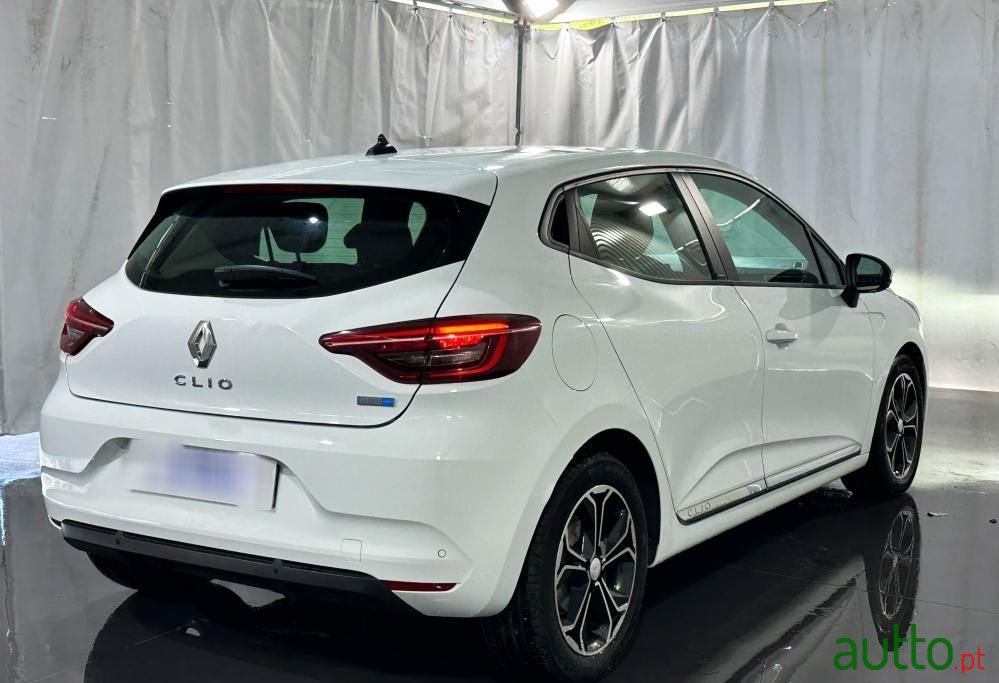 2021' Renault Clio 1.6 E-Tech Intens photo #4
