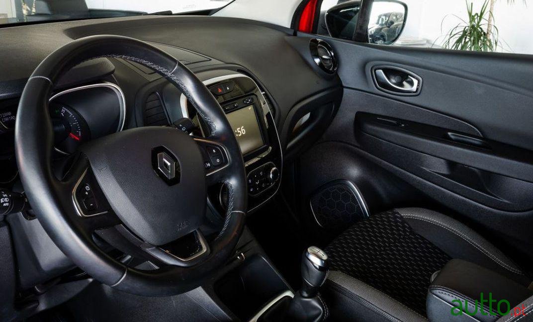 2019' Renault Captur photo #2