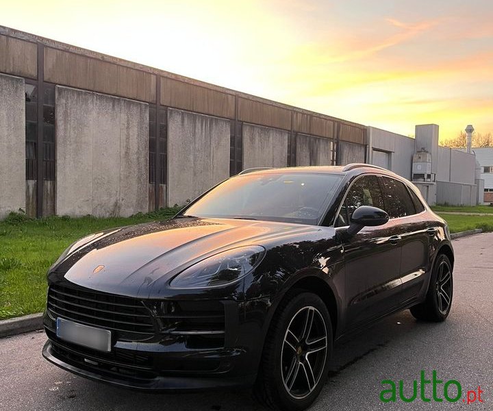 2019' Porsche Macan photo #2