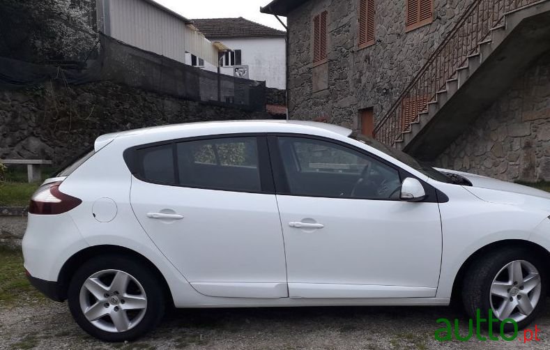 2015' Renault Megane photo #1