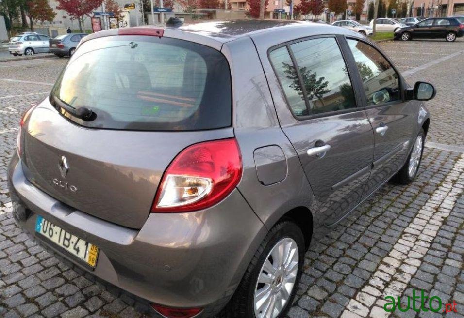 2009' Renault Clio Dynamique S photo #1