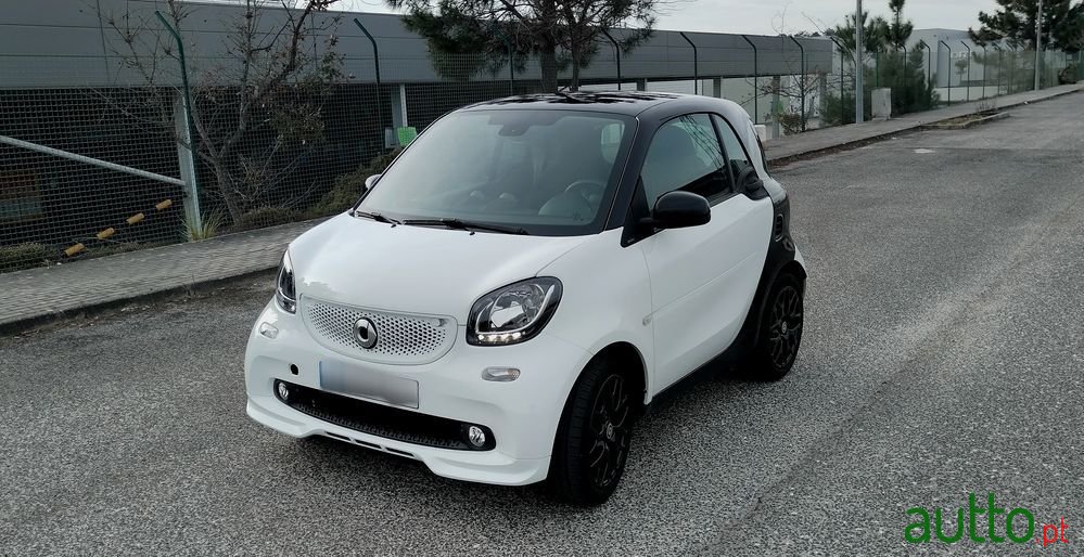 2019' Smart Fortwo photo #2