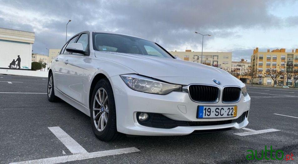 2012' BMW 320 photo #3