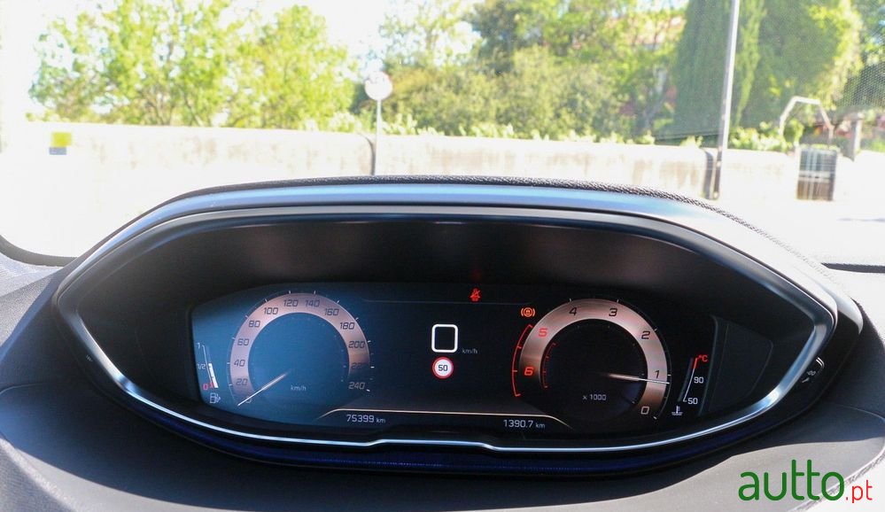 2019' Peugeot 3008 photo #5