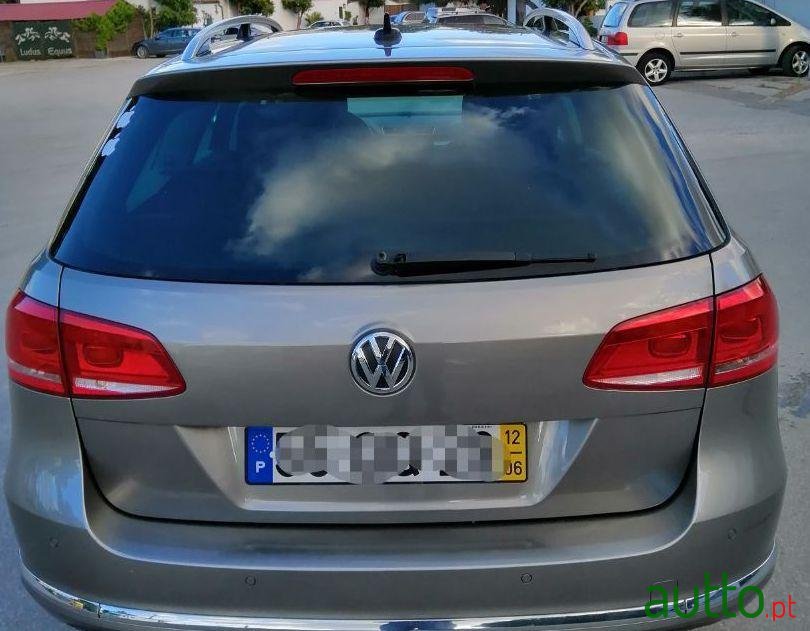 2012' Volkswagen Passat Variant photo #2