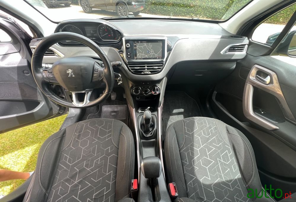 2015' Peugeot 2008 photo #5