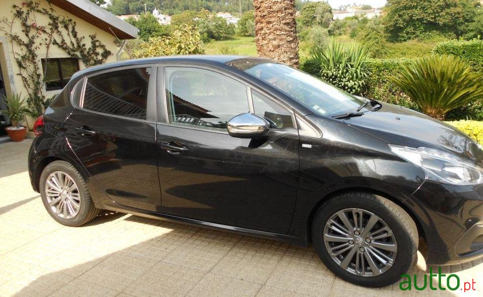 2016' Peugeot 208 photo #1