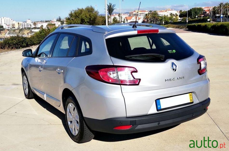 2015' Renault Megane Sport Tourer photo #3