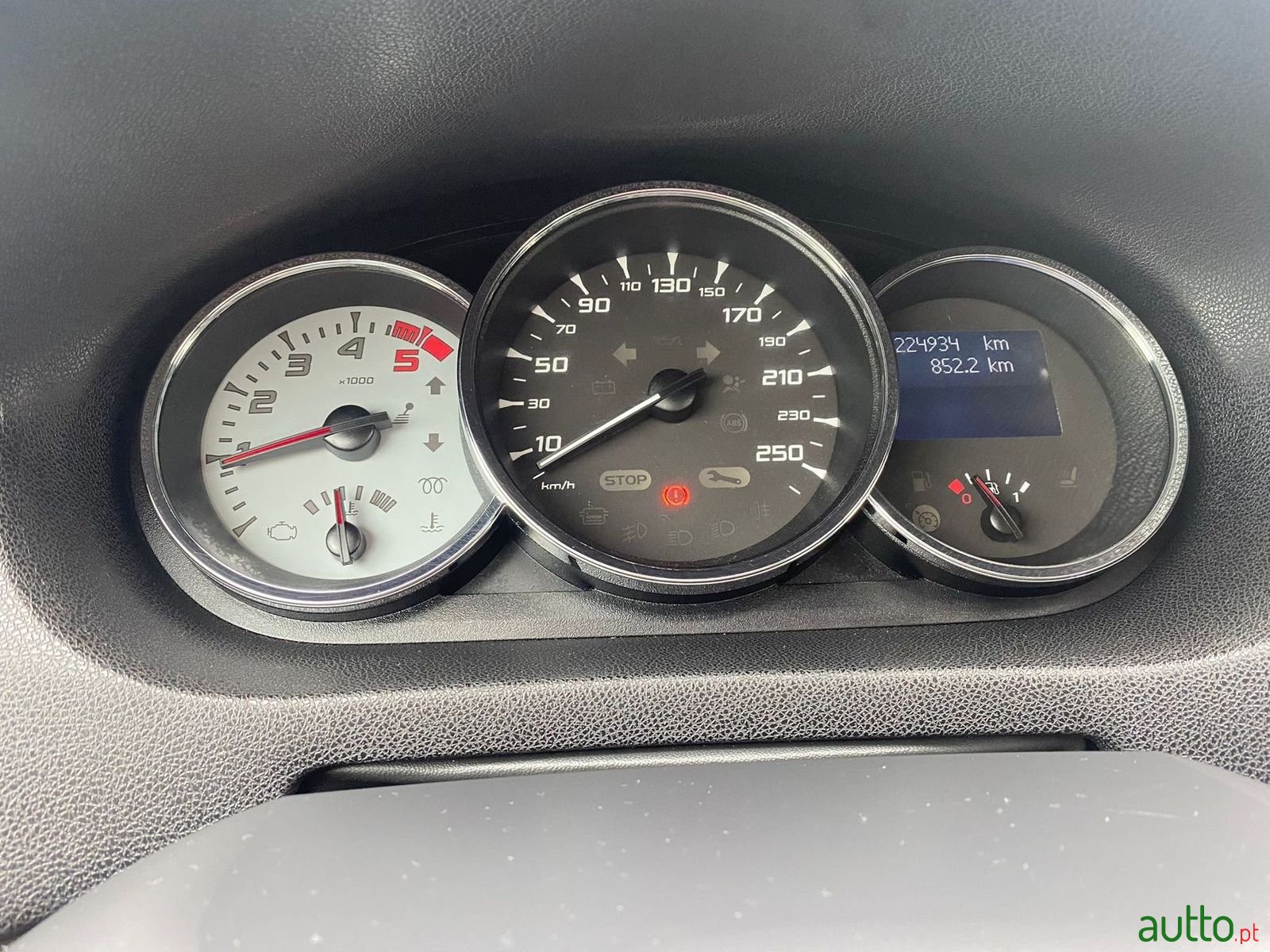 2011' Renault Megane Sport Tourer photo #6