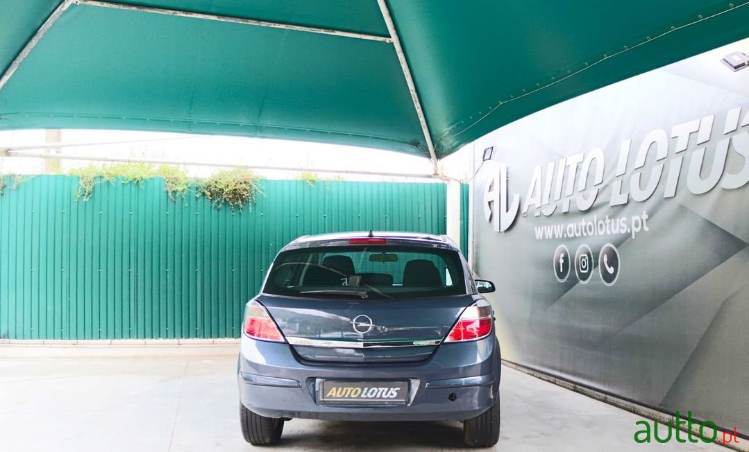 2008' Opel Astra photo #6