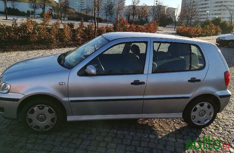 2001' Volkswagen Polo 1.0 photo #2