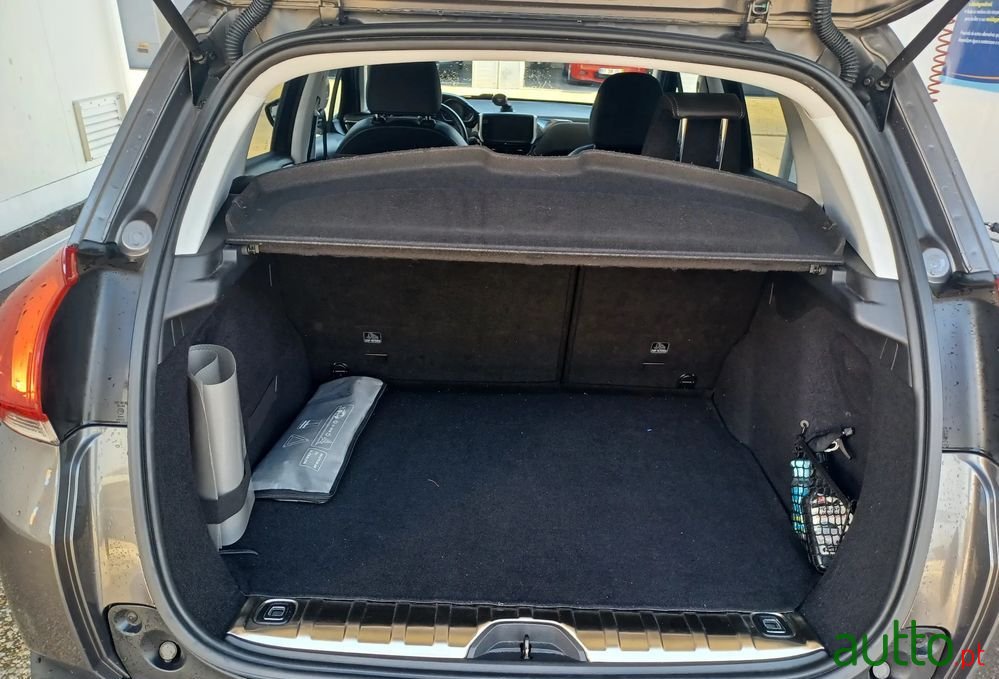 2015' Peugeot 2008 photo #5