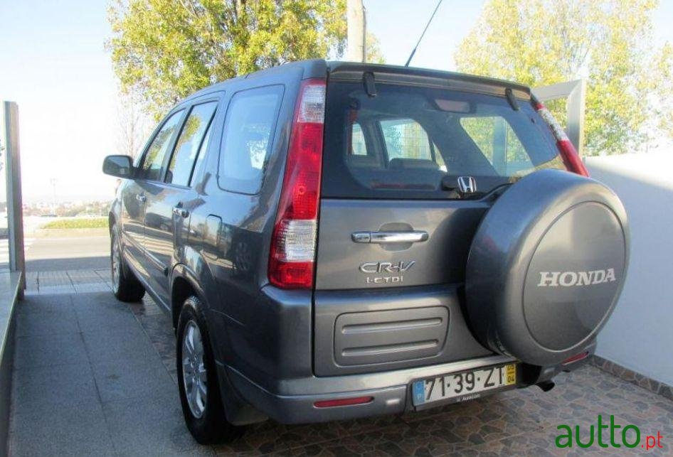 2005' Honda CR-V photo #1