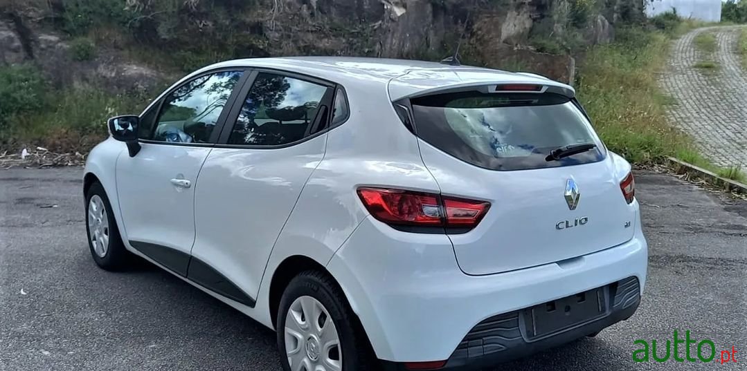 2013' Renault Clio photo #3