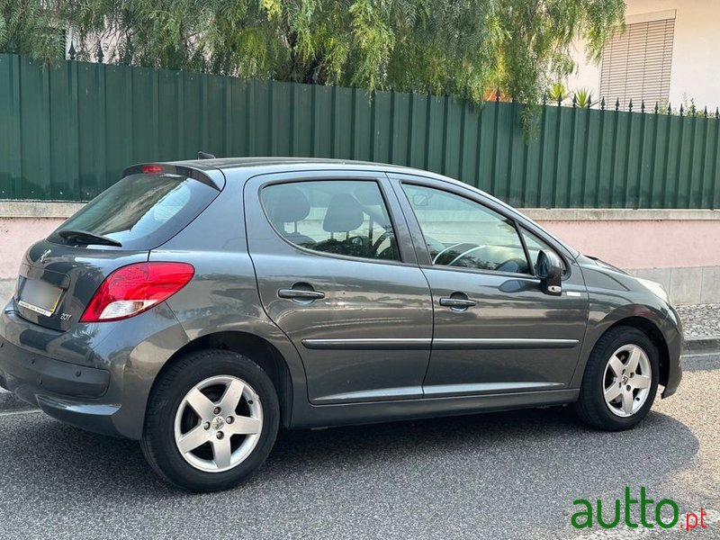 2010' Peugeot 207 1.4 16V Active photo #2