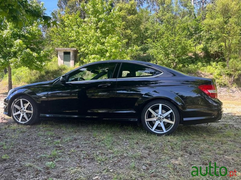 2011' Mercedes-Benz C 250 photo #5