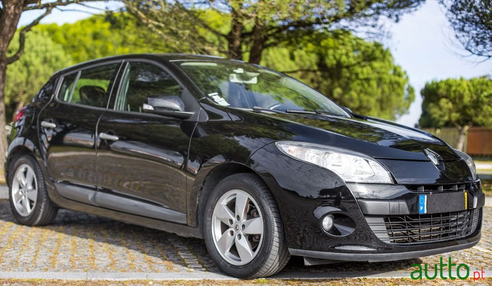 2010' Renault Megane photo #2