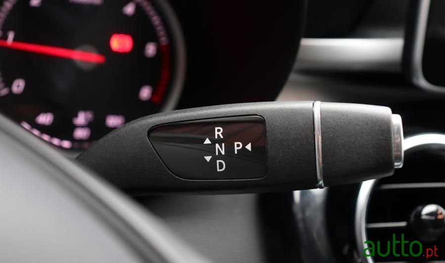 2017' Mercedes-Benz C-200 photo #4