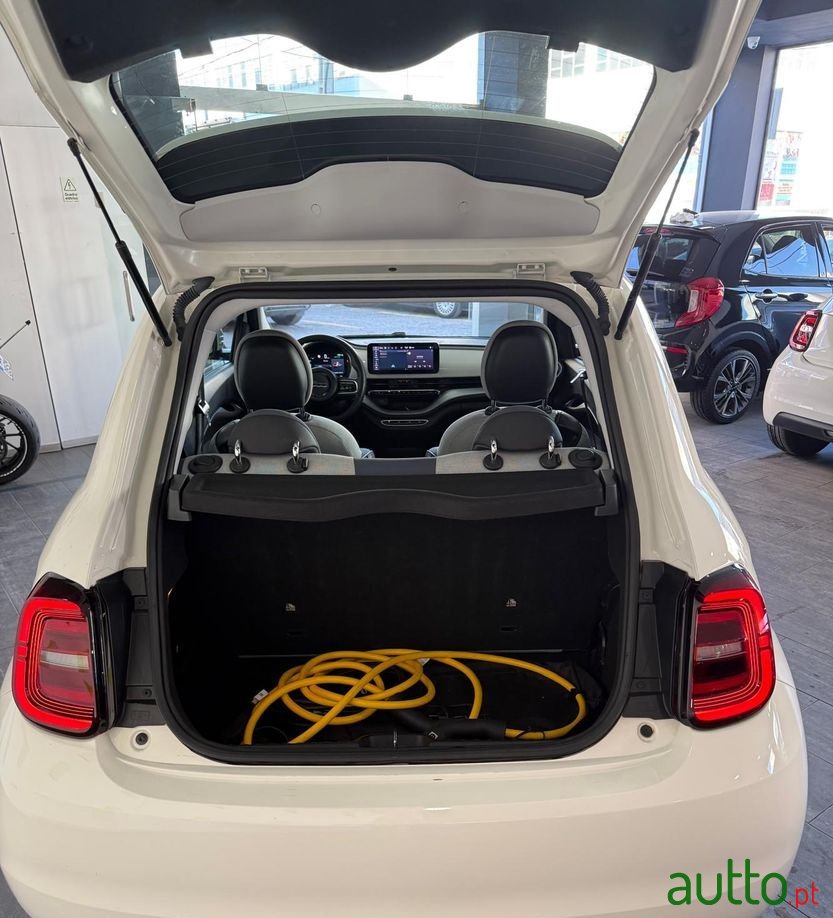 2023' Fiat 500e Icon photo #4