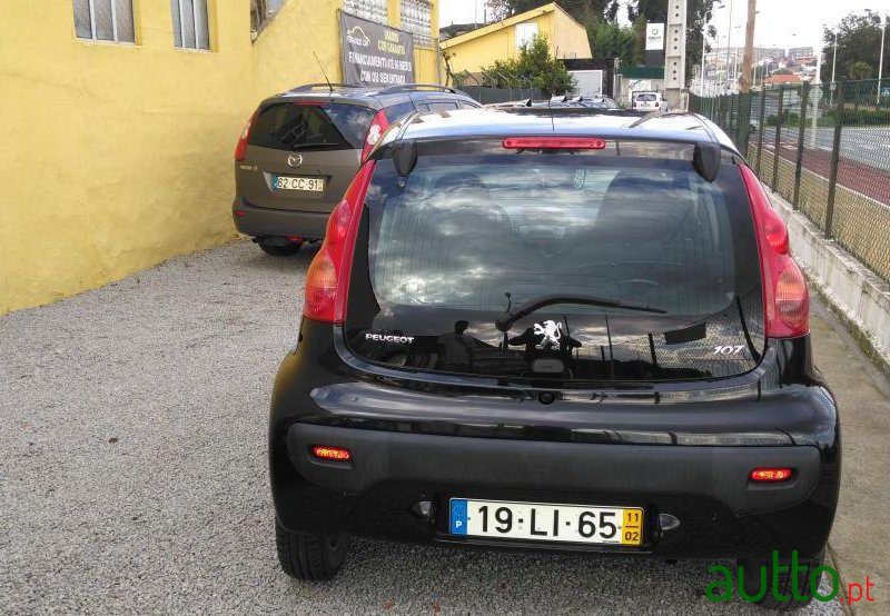 2011' Peugeot 107 1.0 Black&Silver photo #1