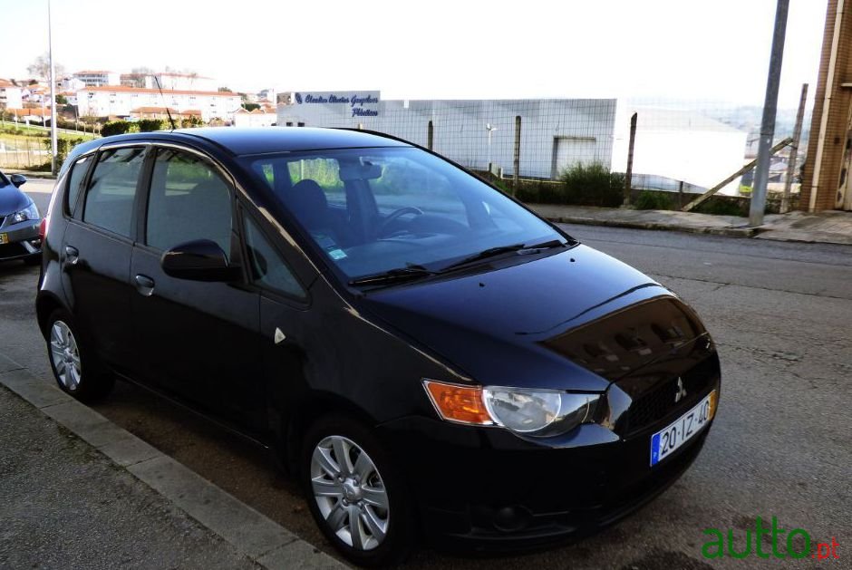 2010' Mitsubishi Colt photo #6
