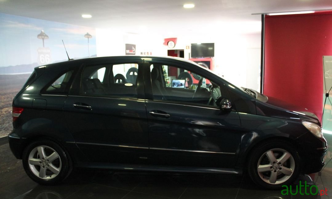 2005' Mercedes-Benz B-200 photo #2